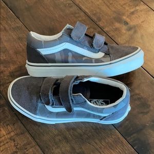 Boys Vans old Skool size 2
